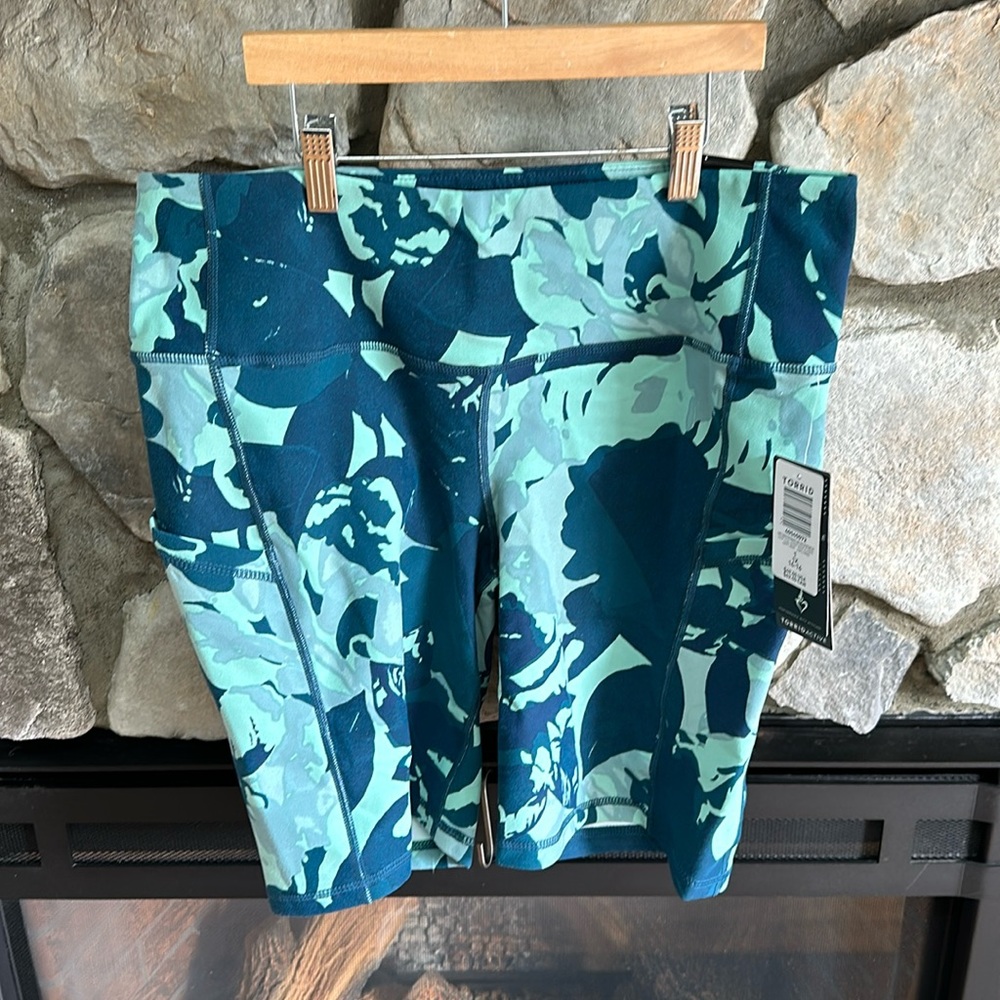 NWT Torrid Brand Activewear: low impact sports bra & matching active bike short.
